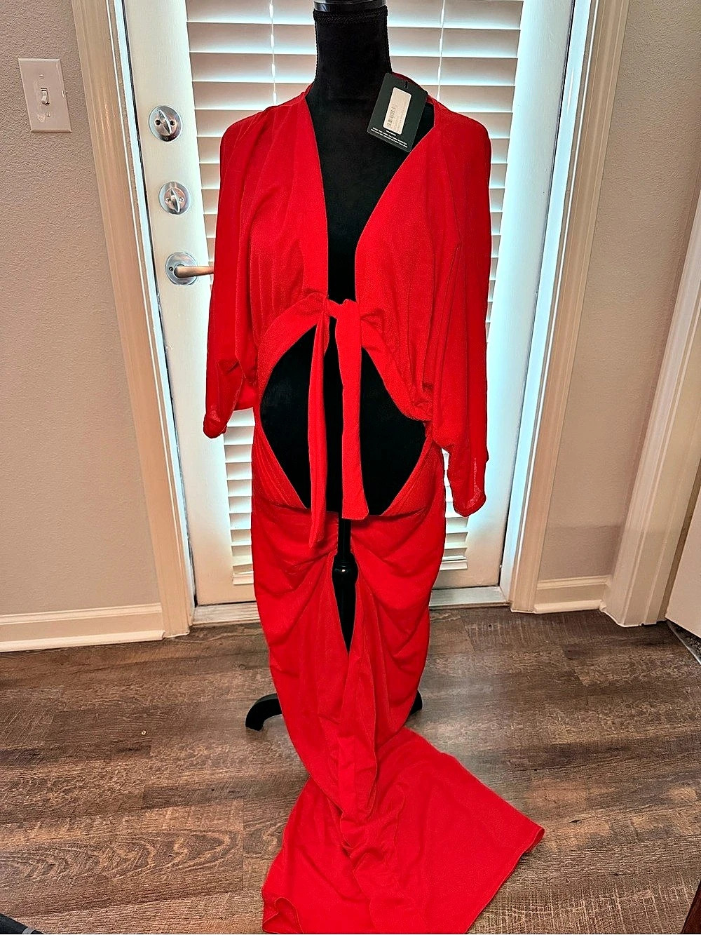 PrettyLittleThing Bret Crepe Baffling Cut Out Jumpsuit Cut-Out Jumpsuit Red Size